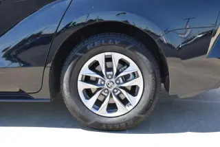 Toyota Sienna 2024 XLE 8-Pasajeros 4p Mini-Van
