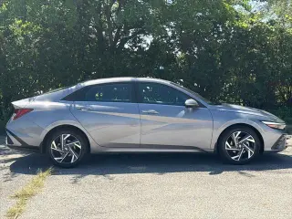 Hyundai ELANTRA 2024 SEL 4p Sedan