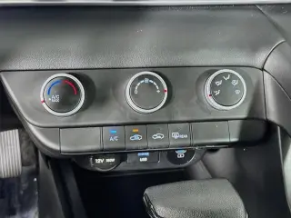 Hyundai ELANTRA 2025 SE Sedán 4 puertas