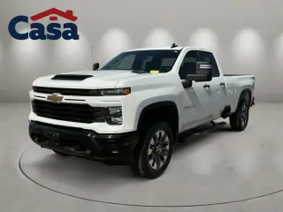Chevrolet Silverado 2500HD 2024 4x4 Custom 4p Cubierta Doble SB
