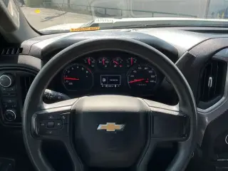 Chevrolet Silverado 2500HD 2024 4x4 Custom 4p Cubierta Doble SB