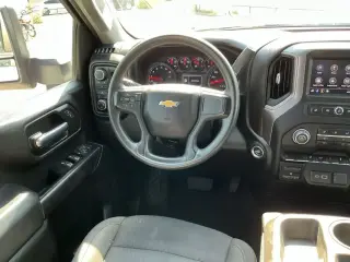 Chevrolet Silverado 2500HD 2024 4x4 Custom 4p Cubierta Doble SB