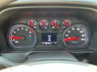 Chevrolet Silverado 2500HD 2024 4x4 Custom 4p Cubierta Doble SB