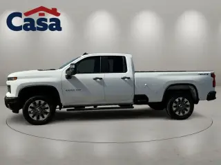 Chevrolet Silverado 2500HD 2024 4x4 Custom 4p Cubierta Doble SB