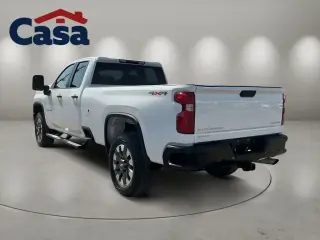 Chevrolet Silverado 2500HD 2024 4x4 Custom 4p Cubierta Doble SB