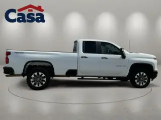 Chevrolet Silverado 2500HD 2024 4x4 Custom 4p Cubierta Doble SB