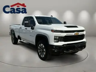 Chevrolet Silverado 2500HD 2024 4x4 Custom 4p Cubierta Doble SB