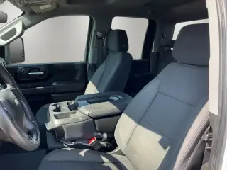 Chevrolet Silverado 2500HD 2024 4x4 Custom 4p Cubierta Doble SB
