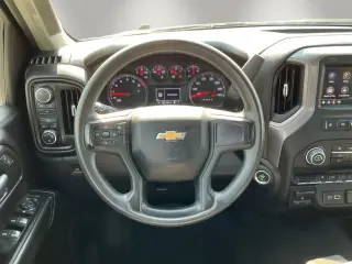 Chevrolet Silverado 2500HD 2024 4x4 Custom 4p Cubierta Doble SB