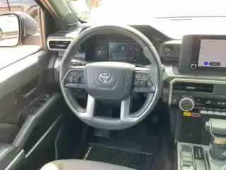 Toyota Tacoma 2024 4x4 SR5 4dr Cabina Doble Doble 5.0 ft SB