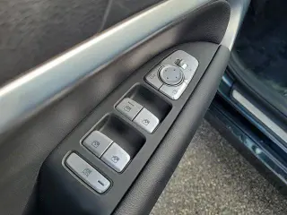 Genesis G70 2023 2.0T 4dr Sedán