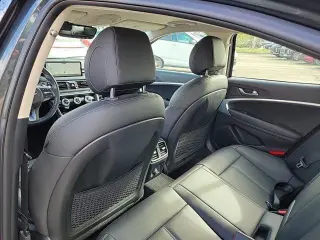 Genesis G70 2023 2.0T 4dr Sedán