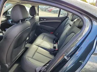 Genesis G70 2023 2.0T 4dr Sedán