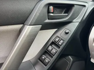 Subaru Forester 2014 tracción en todas las ruedas 2.5i Premium 4dr Wagon CVT
