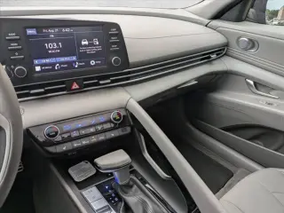 Hyundai ELANTRA 2026 SEL Sport Premium 4dr Sedán
