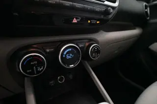 Hyundai VENUE 2025 SEL 4p Crossover