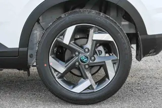 Hyundai VENUE 2026 SEL Crossover de 4 puertas con techo bicolor