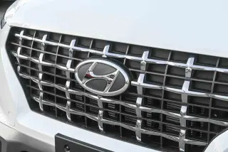 Hyundai VENUE 2026 SEL Crossover de 4 puertas con techo bicolor