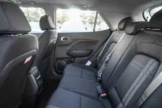 Hyundai VENUE 2026 SEL Crossover de 4 puertas con techo bicolor