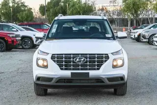 Hyundai VENUE 2026 SEL Crossover de 4 puertas con techo bicolor