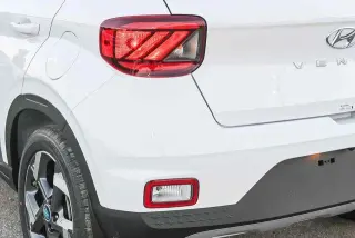 Hyundai VENUE 2026 SEL Crossover de 4 puertas con techo bicolor