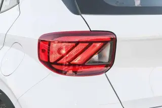 Hyundai VENUE 2026 SEL Crossover de 4 puertas con techo bicolor