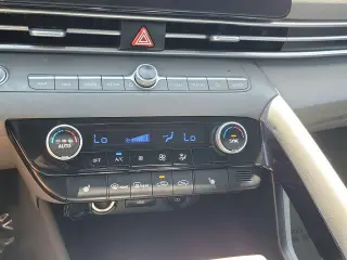 Hyundai ELANTRA 2023 SEL 4p Sedana