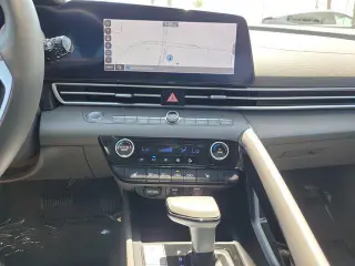 Hyundai ELANTRA 2023 SEL 4p Sedana