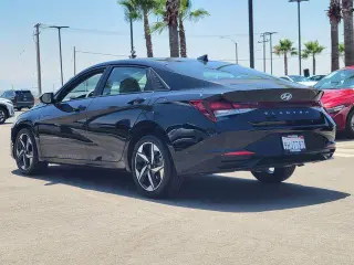 Hyundai ELANTRA 2023 SEL 4p Sedana