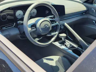 Hyundai ELANTRA 2023 SEL 4p Sedana