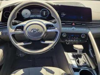 Hyundai ELANTRA 2023 SEL 4p Sedana
