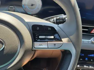 Hyundai ELANTRA 2023 SEL 4p Sedana