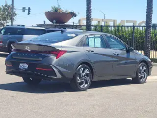 Hyundai ELANTRA Hybrid 2025 SEL Sport 4p Sedan
