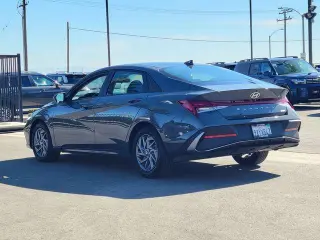Hyundai ELANTRA Híbrido 2026 Azul 4p Sedan