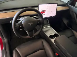 Tesla Model Y 2021 AWD Performance 4dr Crossover