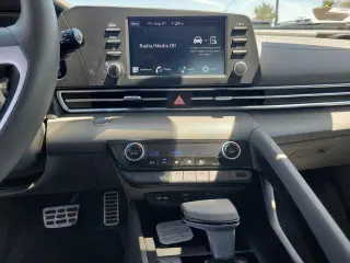 Hyundai ELANTRA 2026 SEL Sport Sedán de 4 puertas