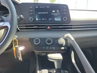 Hyundai ELANTRA 2026 SE 4p Sedana