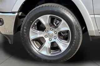 Ram 1500 2019 4x4 Laramie 4dr Crew Cab 5.6 ft. SB Pickup