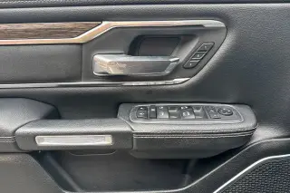 Ram 1500 2019 4x4 Laramie 4dr Crew Cab 5.6 ft. SB Pickup