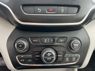 Jeep Cherokee 2021 4x4 Latitude Lux 4dr SUV