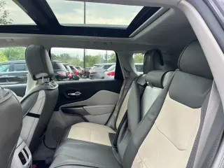 Jeep Cherokee 2021 4x4 Latitude Lux 4dr SUV