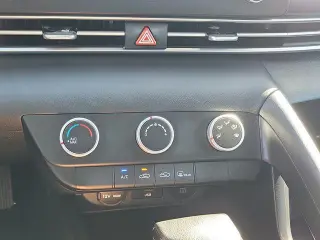 Hyundai ELANTRA 2025 SE 4p Sedana