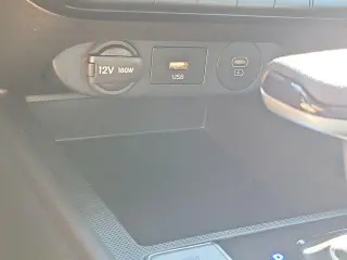 Hyundai ELANTRA 2025 SE 4p Sedana