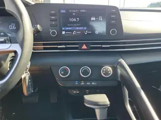 Hyundai ELANTRA 2025 SE 4p Sedana