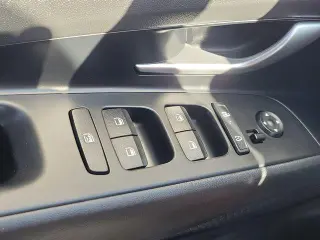 Hyundai ELANTRA 2025 SE 4p Sedana
