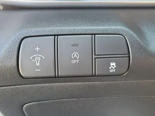 Hyundai ELANTRA 2025 SE 4p Sedana
