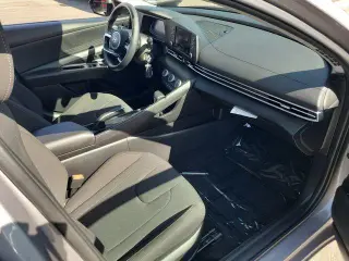 Hyundai ELANTRA 2025 SE 4p Sedana