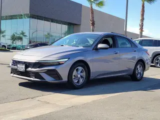 Hyundai ELANTRA 2025 SE 4p Sedana