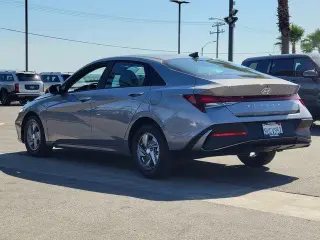 Hyundai ELANTRA 2025 SE 4p Sedana
