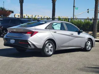 Hyundai ELANTRA 2025 SE 4p Sedana